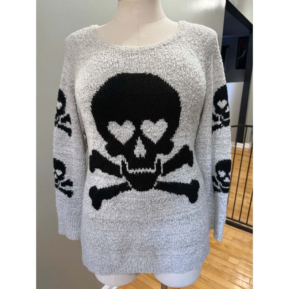 Torrid Skull Crossbones Heart Eyes Fuzzy Sweater Gray Black Pullover Plus 3 3X